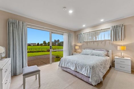 Photo of property in 2 Piriti Drive, Te Atatu Peninsula, Auckland, 0610