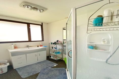 Photo of property in 3 Lynwood Road, New Lynn, Auckland, 0600