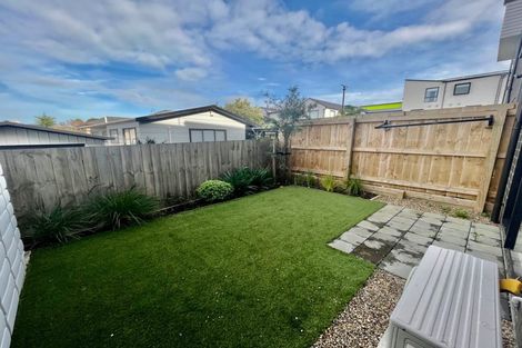 Photo of property in 12/1 Fruitvale Road, New Lynn, Auckland, 0600