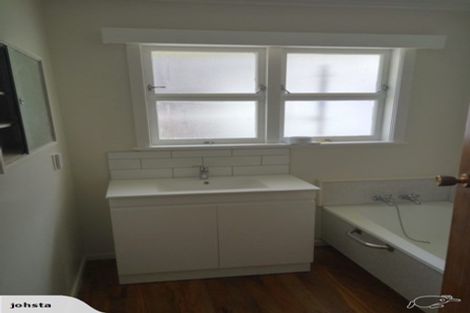 Photo of property in 17 Thurleigh Grove, Karori, Wellington, 6012