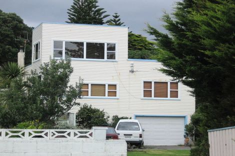 Photo of property in 77 Seaview Road, Paraparaumu Beach, Paraparaumu, 5032