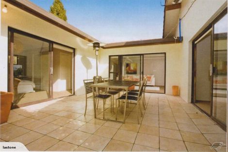 Photo of property in 5 Longwood Place, Forrest Hill, Auckland, 0620