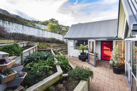 Photo of property in 26 Cornwall Road, Lyttelton, 8082