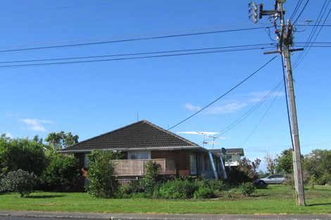 Photo of property in 1/17 Exmouth Road, Northcote, Auckland, 0627