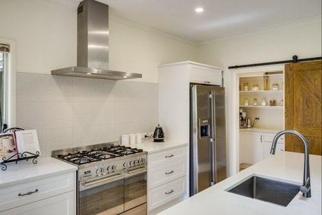 Photo of property in 82 Kent Terrace, Taradale, Napier, 4112