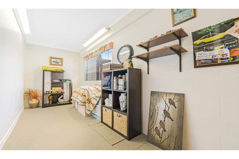 Photo of property in 27 Faith Bullock Place, New Lynn, Auckland, 0600