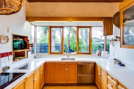 Photo of property in 210 Davis Street, Saint Leonards, Hastings, 4120