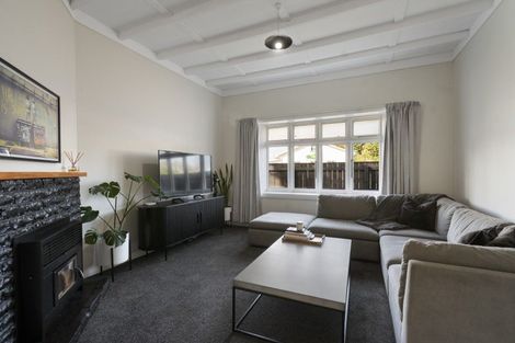 Photo of property in 33 Featherston Street, Takaro, Palmerston North, 4412