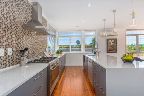 Photo of property in 6 Kiriwai Road, Paremata, Porirua, 5024