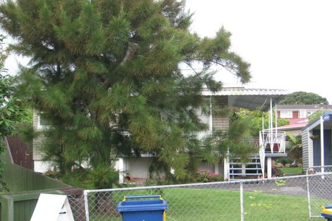 Photo of property in 6 Orchid Place, Te Atatu South, Auckland, 0610