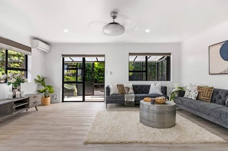 Photo of property in 1/131 Botany Road, Botany Downs, Auckland, 2010