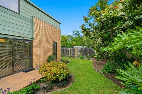 Photo of property in 2/4 Gatonby Place, Avonhead, Christchurch, 8042