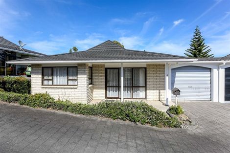 Photo of property in 2/481 Saint Aubyn, Moturoa, New Plymouth, 4310