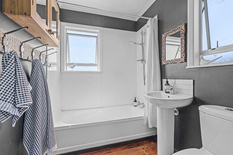Photo of property in 70 Saxton Road, Upper Vogeltown, New Plymouth, 4371