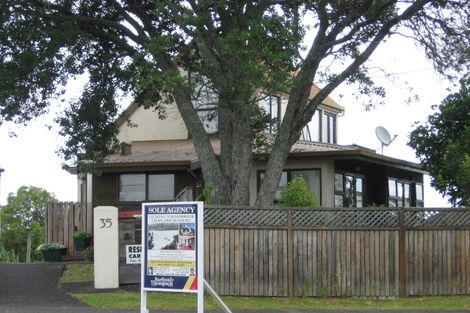 Photo of property in 1/35 Beach Haven Road, Beach Haven, Auckland, 0626
