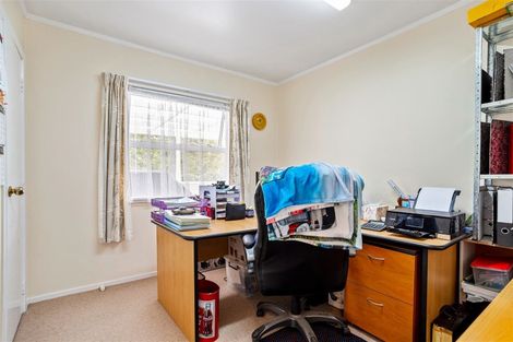 Photo of property in 1 Edgewood Way, Henderson, Auckland, 0612