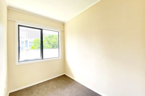 Photo of property in 67 Beach Road, Te Atatu Peninsula, Auckland, 0610