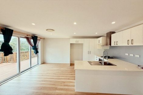 Photo of property in 13 Western Court, Sunnyvale, Auckland, 0612