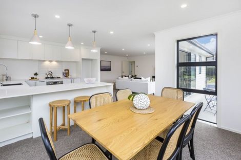 Photo of property in 8 Passchendaele Grove, Trentham, Upper Hutt, 5018