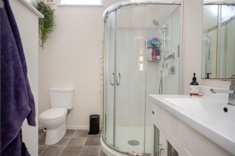 Photo of property in 28 Fox Street, Woodville, 4920