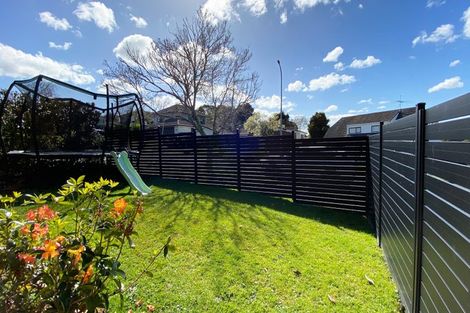 Photo of property in 10 St Simon Place, Botany Downs, Auckland, 2010