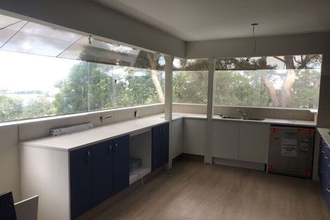 Photo of property in 30 Darcy Place, Massey, Auckland, 0614