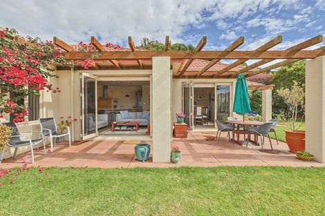 Photo of property in 122 Kent Terrace, Taradale, Napier, 4112