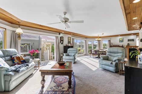 Photo of property in 6 Lillian Place, Orewa, 0931