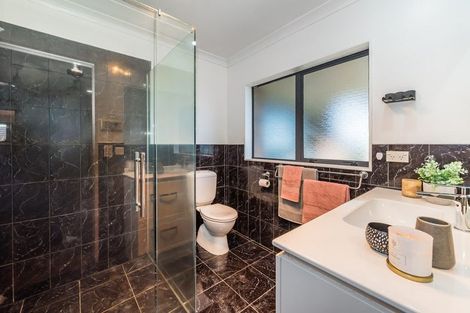 Photo of property in 32 Quadrant Heights, Paraparaumu, 5032