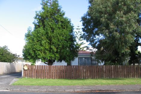 Photo of property in 4 Stokes Avenue, Te Atatu Peninsula, Auckland, 0610