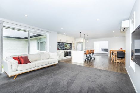 Photo of property in 18 Lilac Close, Cambridge, 3434