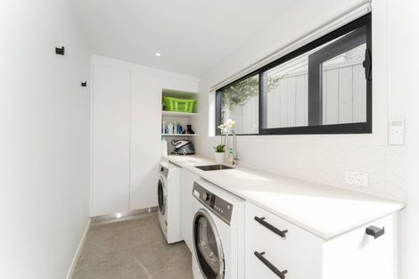Photo of property in 50 Parr Terrace, Castor Bay, Auckland, 0620