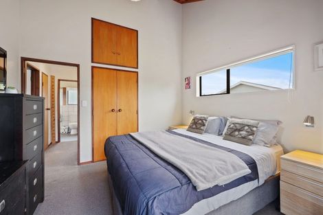 Photo of property in 2/11 Hosking Place, Clarks Beach, 2122