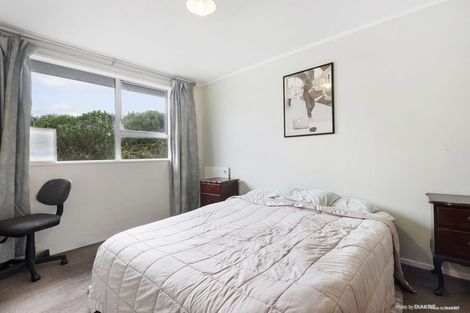 Photo of property in 27b Omega Street, Newlands, Wellington, 6037