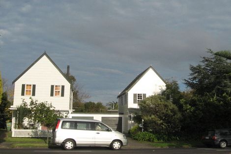 Photo of property in 1 Cascades Road, Pakuranga Heights, Auckland, 2010