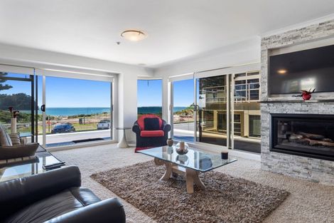 Photo of property in 45 Marine Parade, Mount Maunganui, 3116
