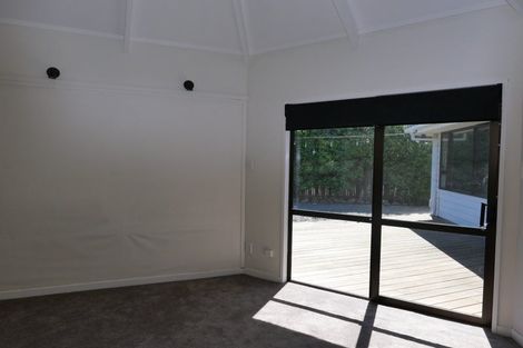 Photo of property in 3 Nugget Grove, Raumati Beach, Paraparaumu, 5032