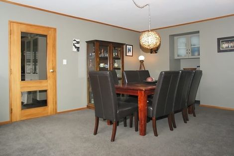 Photo of property in 32 Burbank Crescent, Churton Park, Wellington, 6037