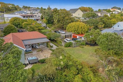 Photo of property in 1 Green Lane, Helensville, 0800