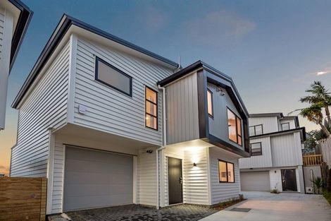 Photo of property in 33 Garadice Road, Rothesay Bay, Auckland, 0630