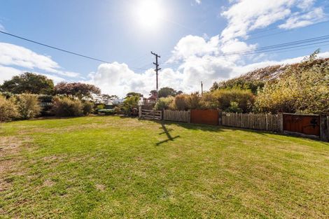 Photo of property in 1927 Parewanui Road, Parewanui, Bulls, 4894