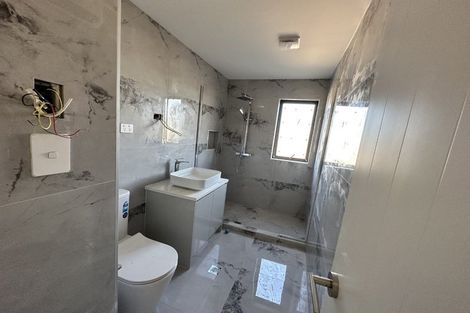 Photo of property in 2e Convair Crescent, Mangere, Auckland, 2022