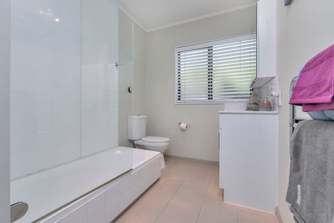 Photo of property in 38 Sailfish Drive, West Harbour, Auckland, 0618