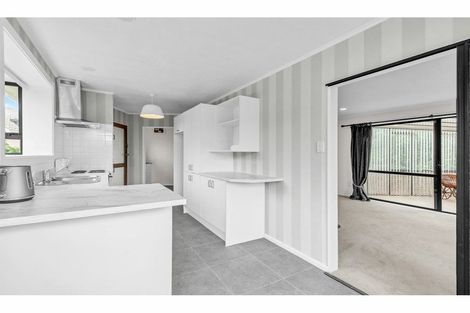 Photo of property in 66 Oakley Crescent, Hornby, Christchurch, 8042