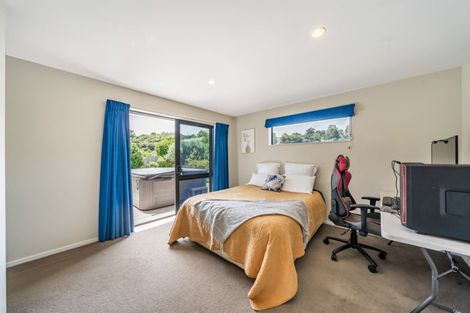 Photo of property in 14 Tararua Close, Aotea, Porirua, 5024