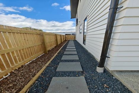 Photo of property in 4 Rauemi Way, Te Atatu South, Auckland, 0610