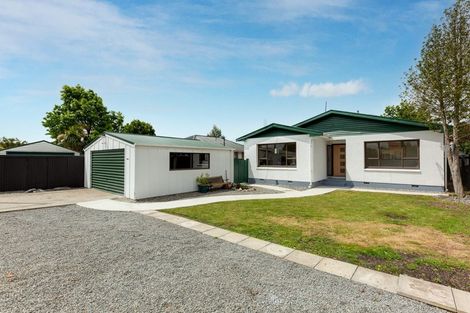 Photo of property in 40 Grimseys Road, Redwood, Christchurch, 8051