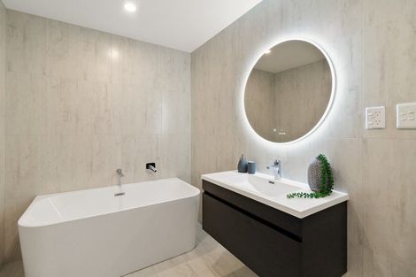 Photo of property in 128 Vintry Drive, Kumeu, 0810