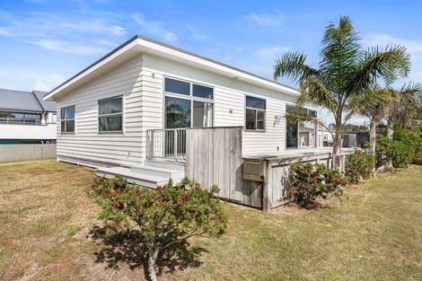 Photo of property in 620 Ocean Road, Whangamata, 3620
