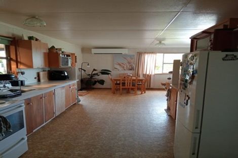 Photo of property in 82 Howard Road, Orere Point, Papakura, 2585